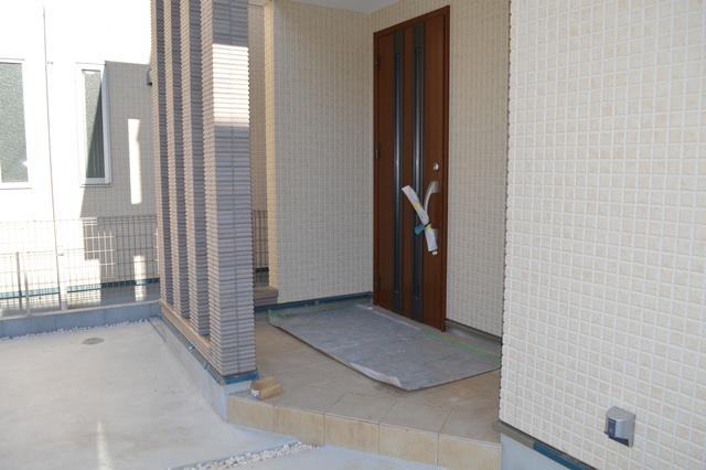 Entrance. Local (11 May 2013) Shooting