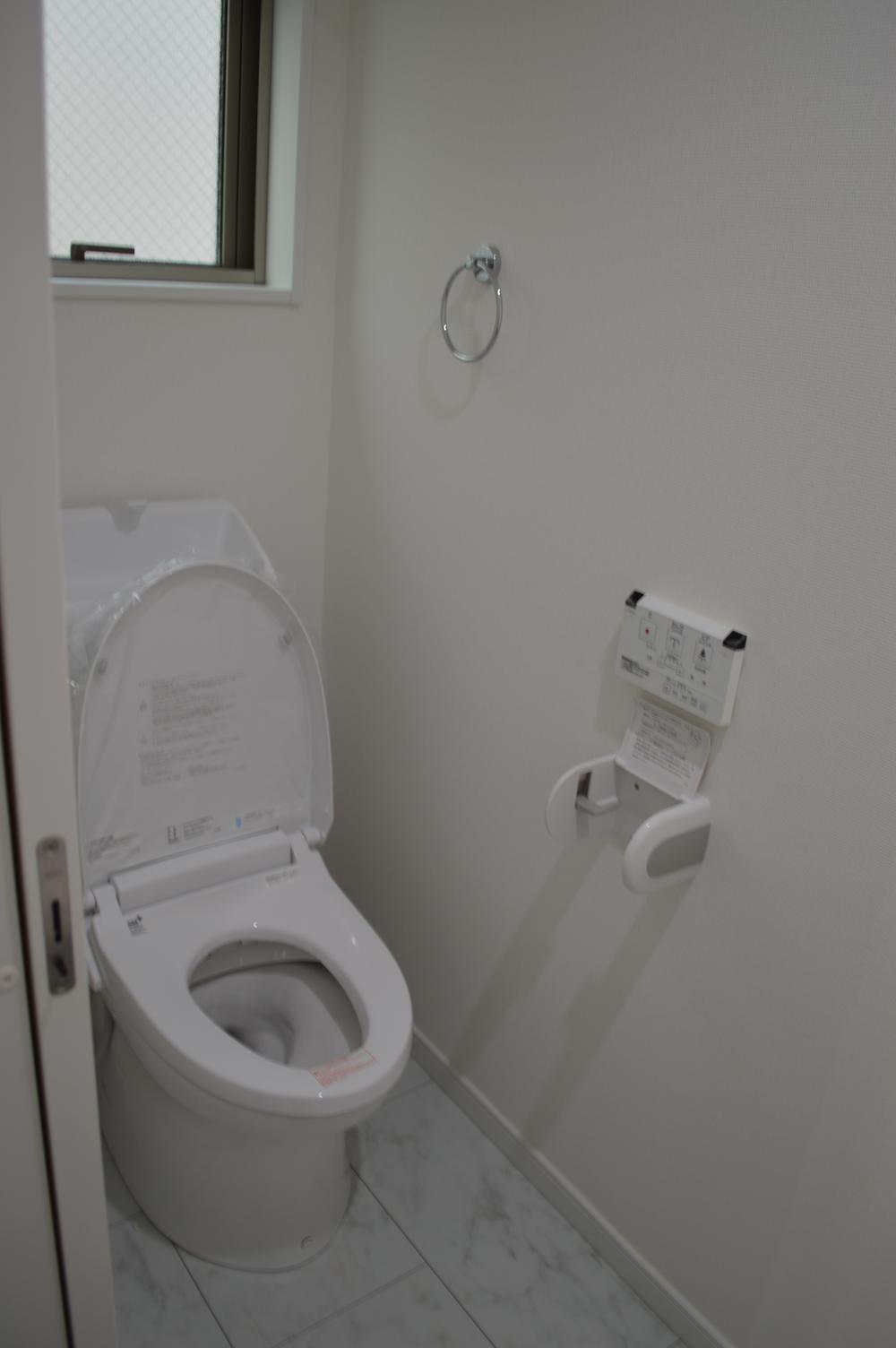 Toilet. Indoor (11 May 2013) Shooting