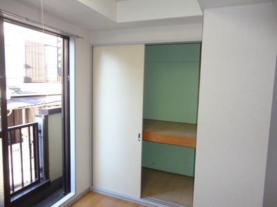 Living and room. Storage capacity larger