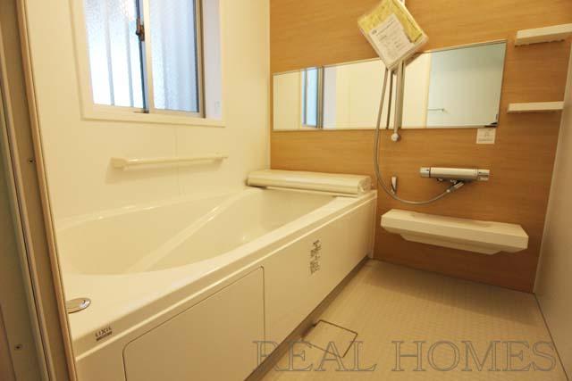 Bathroom. Indoor (12 May 2013) Shooting