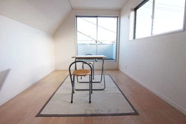 Non-living room. Indoor (12 May 2013) Shooting