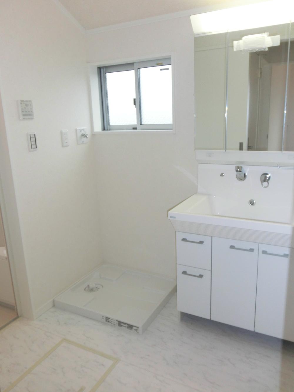 Wash basin, toilet. Example of construction