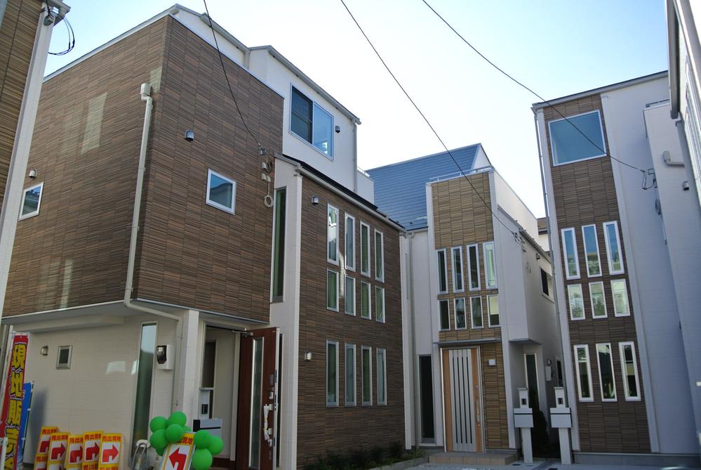 Local appearance photo. Local (12 May 2013) Shooting