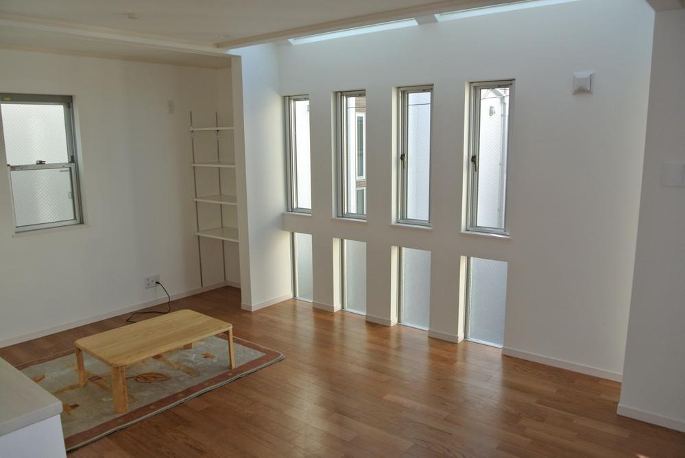 Living. Local (12 May 2013) Shooting