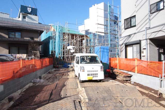 Local appearance photo. Local (12 May 2013) Shooting