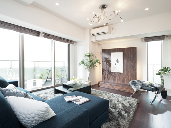 Interior.  [living ・ dining] The noble brown flooring, Living the soft sunlight pours ・ dining. By the open type kitchen, Produce a carefree spread, It was a space with relaxation and a feeling of opening. In the space where the family of the smile is bouncy, It will flow when the slowly.