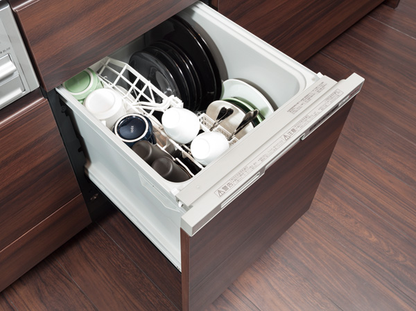 Kitchen.  [new ・ Smart car equipped with dishwashers] Standard equipped with a dishwasher to wash the powerful and less water than hand washing. A variety of dishes set easy new ・ Smart is a car equipped with.