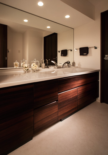 Bathing-wash room.  [Bathroom vanity] It has established a Medicine box to organize the goods around the basin. And beautiful harmony with vanity milky door has been refined.