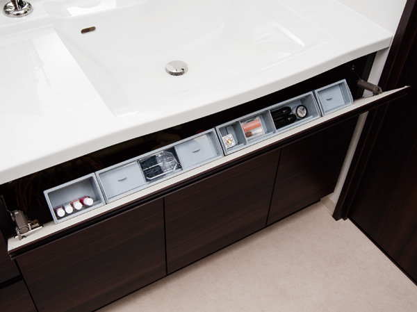 Bathing-wash room.  [Bowl front pocket storage] Storage space, which was installed to the take-out easy to bowl previous location. You can hold makeup small items such as hairbrushes and hairpins to smart.