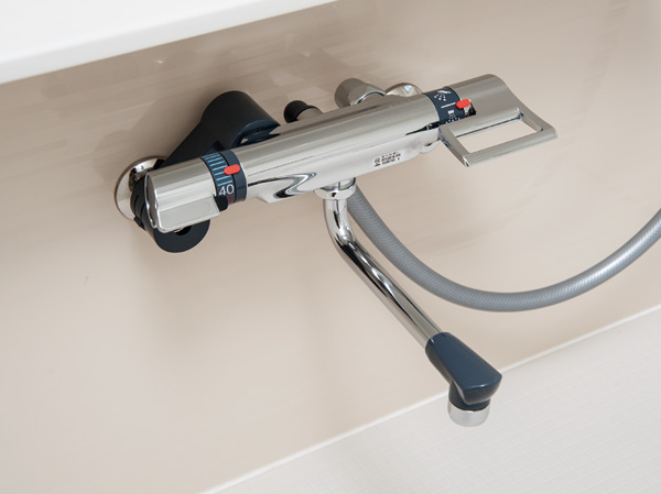 Bathing-wash room.  [Thermostat shower faucet] Shower faucet water temperature and the amount of water can be adjusted smoothly. The height of the shower head was provided with a slide bar to be changed freely.