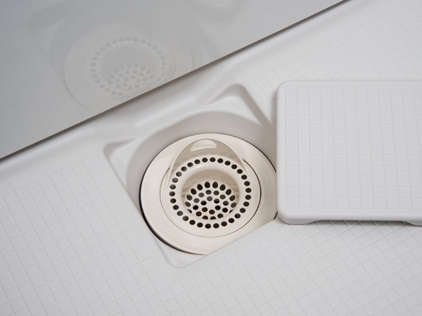 Bathing-wash room.  [Easy discarded hair catcher] Using the momentum of the waste water when washing the body, It has adopted a hair catcher to collect the hair. It is kind designed to be easily discarded.