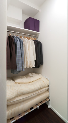 Interior.  [Multi-storage] Ensure the depth core people about 80cm the futon can be housed in the easier. Also Shimae some of the height in front. Taking advantage of efficient space, Installing a shelf at the top. Has established a hanger pipe clothes is applied.   ※ Except for some type