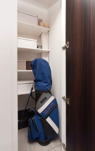 Interior.  [Shoes in cloak] Shoes kind of course, Set up a shoe-in cloak that can be stored, such as a golf bag. You can enter and exit while wearing shoes, Convenient.   ※ Except for some type