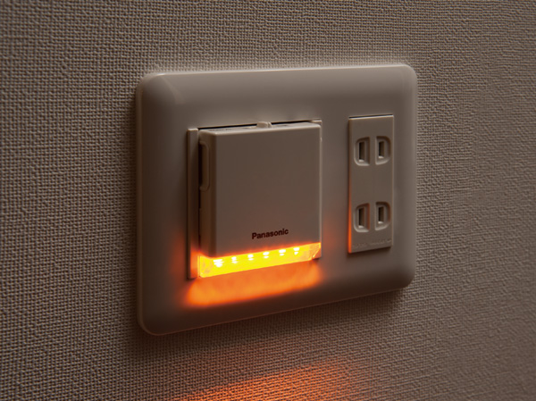 earthquake ・ Disaster-prevention measures.  [LED security lighting] Installing the LED security lighting that automatically lights up in the event of a power failure in the hallway. You can also use as a flashlight to remove.