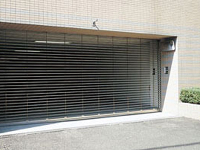 Security.  [Ring shutter] The parking lot entrance, It adopted a ring shutter that can be operated by remote control from the car. To prevent trespassing, etc.. (Same specifications)