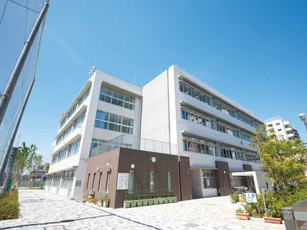 Surrounding environment. Municipal Itabashi third junior high school (a 12-minute walk / About 960m)