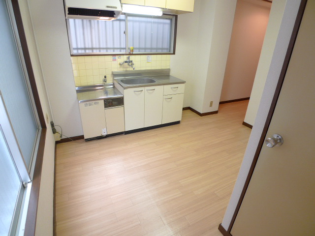 Kitchen. 6.3 Spacious DK of quires.