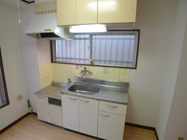 Kitchen. There is a window in the kitchen ventilation good! !