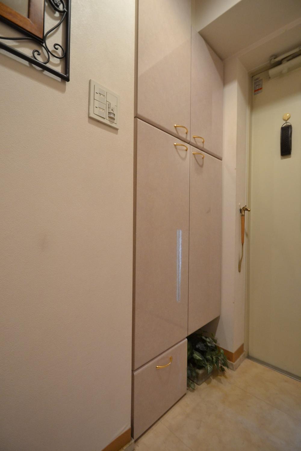 Entrance. Local (September 2013) Shooting