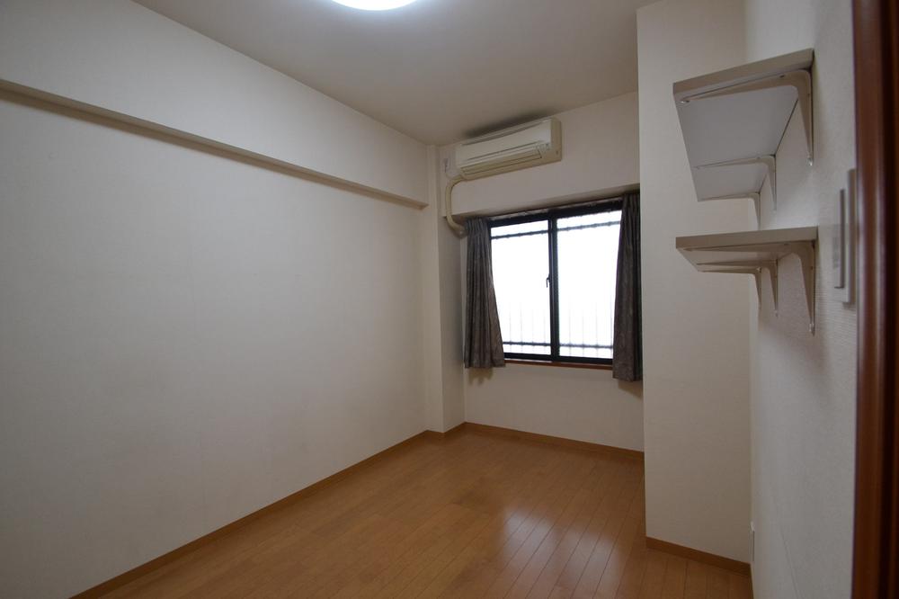 Non-living room. Local (12 May 2013) Shooting