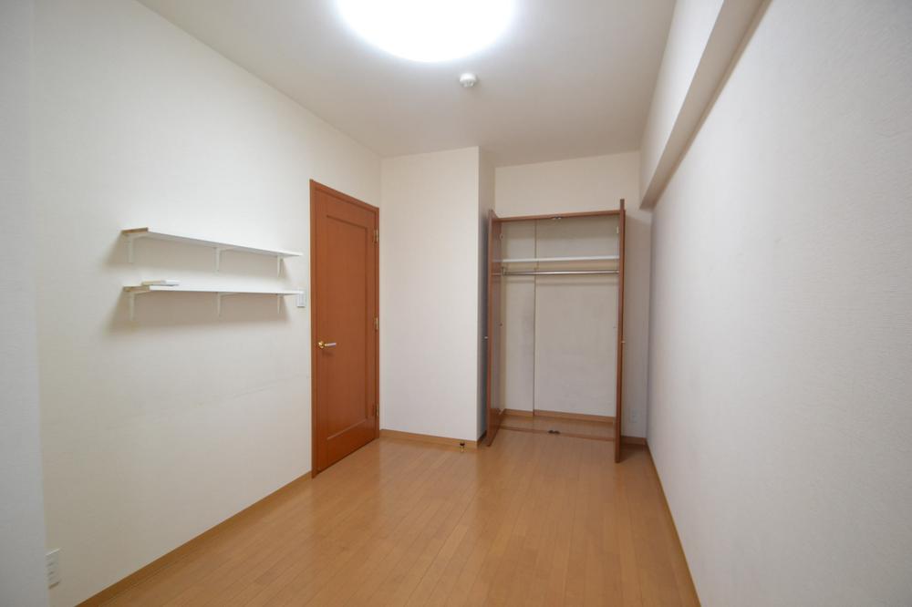 Non-living room. Local (12 May 2013) Shooting