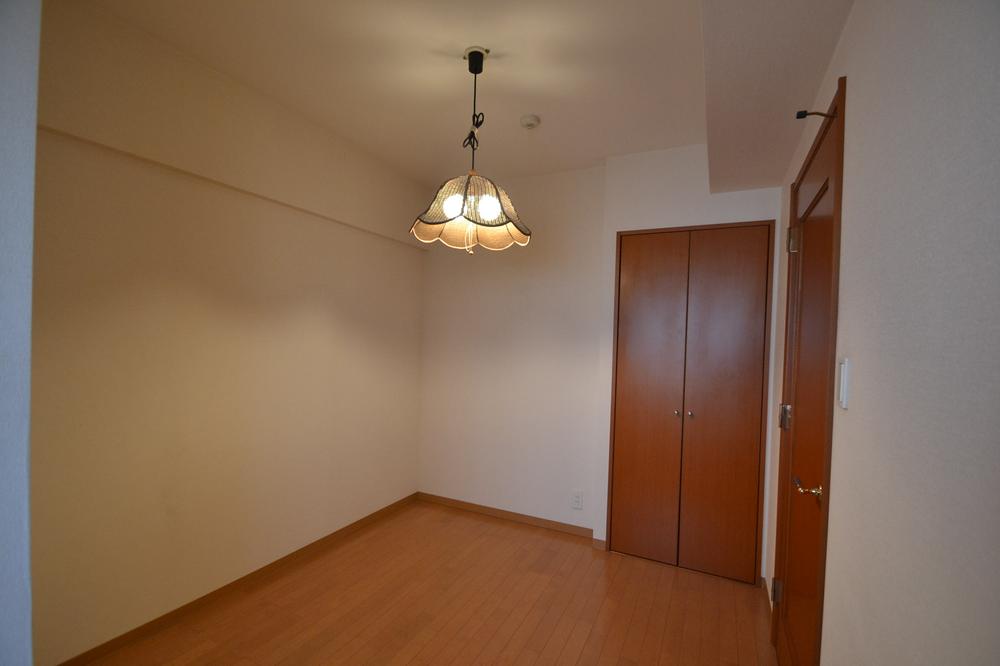 Non-living room. Local (12 May 2013) Shooting