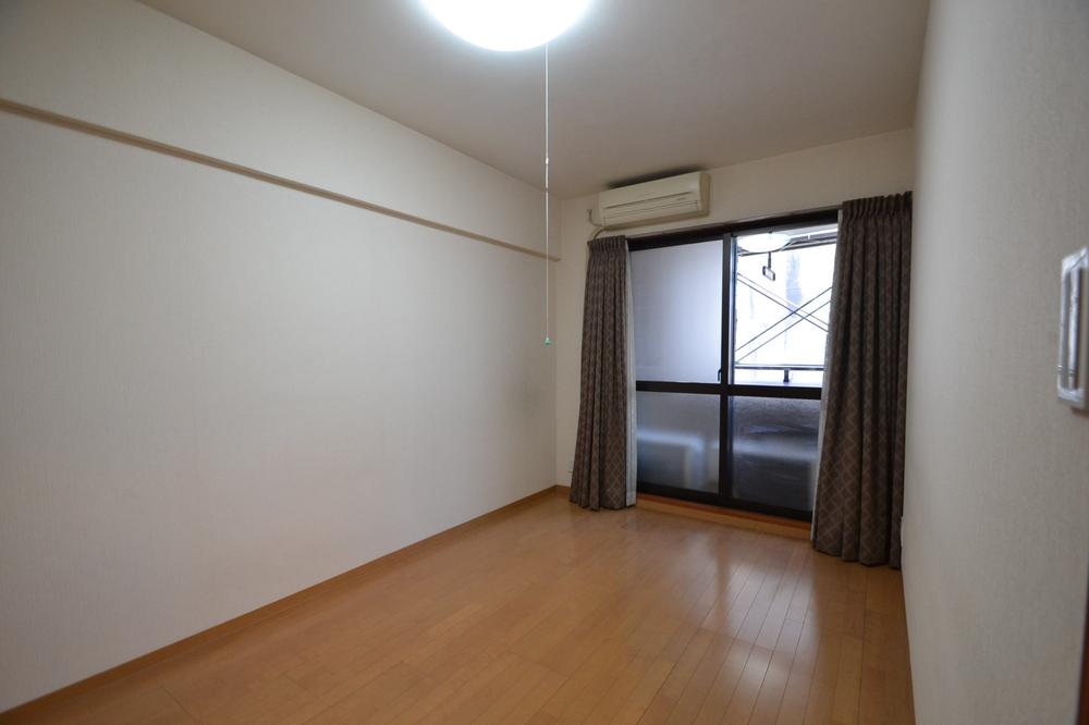 Non-living room. Local (12 May 2013) Shooting