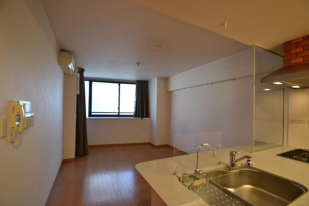 Living. Local (12 May 2013) Shooting