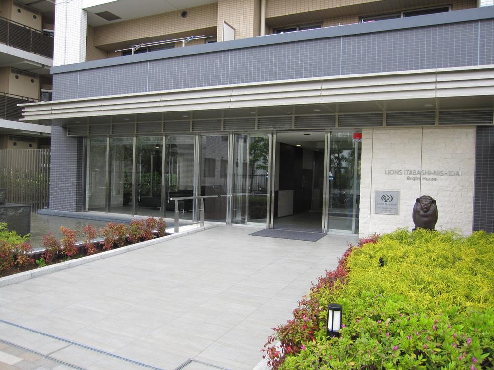 Entrance. Common areas