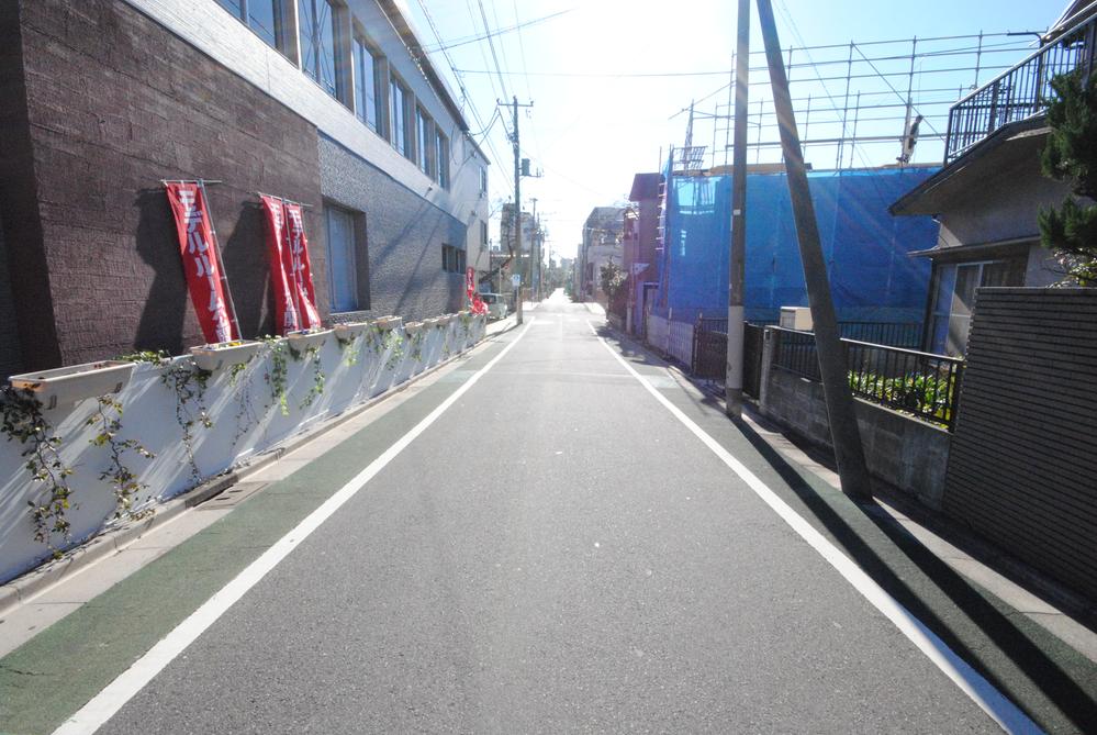 Local photos, including front road. Local (12 May 2013) Shooting