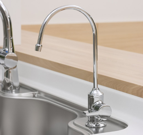 Kitchen.  [Water Purifier (built-in type)] Kitchens, Such as the filtration odor and turbidity of chlorine remaining in the tap water, It comes standard with in a separate stand-alone and single-lever shower faucet water purifier that can be used to easily gently delicious water on the body. ( ※ Cartridge replacement costs will be required separately. )