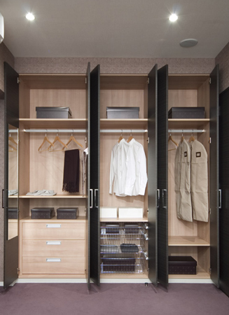 Receipt.  [System storage] Closet of each room is, Shimae beautiful things that you want to storage, Consideration so that easy access, Tastes and lifestyle of the person you wish to use, So that you can how to use depending on the room application, It has adopted a system storage that can be added a variety of parts in the option (paid).  ※ The presence or absence of the installation depends on the dwelling unit type.