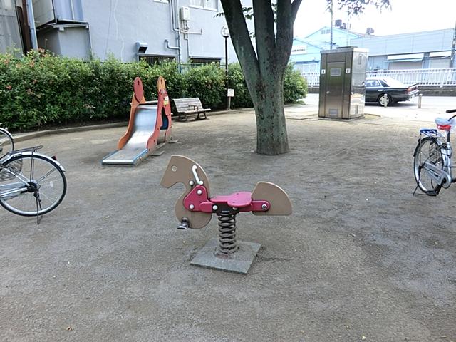 park. 160m to Minami Higashiyama park