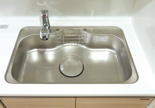 Kitchen.  [Quiet wide sink] Kitchen sink adopts sink effortlessly washable large size is also a big wok in the silent type.  ※ Published photograph of the shooting in the B type