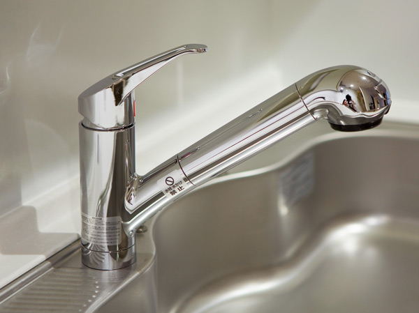Kitchen.  [water filter] Drink casually delicious water, Adopt a water purifier integrated mixing faucet. The head portion is pulled out at the nozzle, It is also useful, such as sink cleaning.