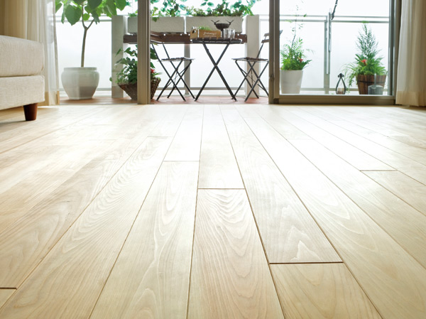 Buildings and facilities. In the same property is, Adopt the solid wood domestic cypress in flooring. Durable, Hinokizai the deviation is said to small, It has been loved as an excellent building material. As flooring, In fatigue moderate softness, Reduce the burden on the ankle and joints. Thermal conductivity for even low, Difficult to body temperature is also deprived from the foot, You said that friendly building material. (Same specifications)