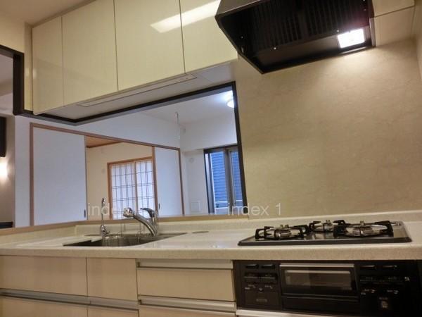 Kitchen. Hakadori you dishes in with water purifier to 3-burner stove!