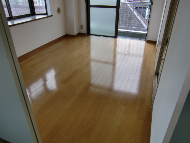 Living and room. It will be in a room photo of the same type 3F.