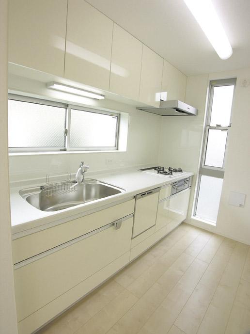 Same specifications photo (kitchen). Kitchen construction cases