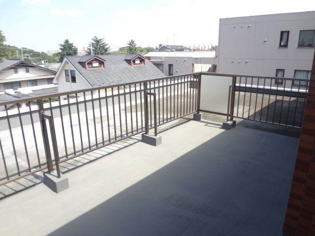 Balcony. Two-sided balcony. Space spacious