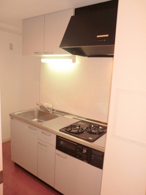 Kitchen. ■ Gas two-burner system kitchen with grill ■