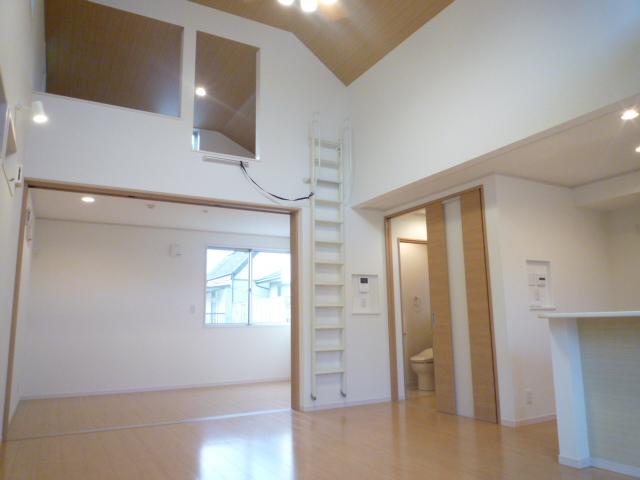 Living. Building 3 Living