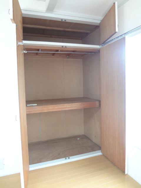 Receipt. Storage for those who a lot a lot of luggage