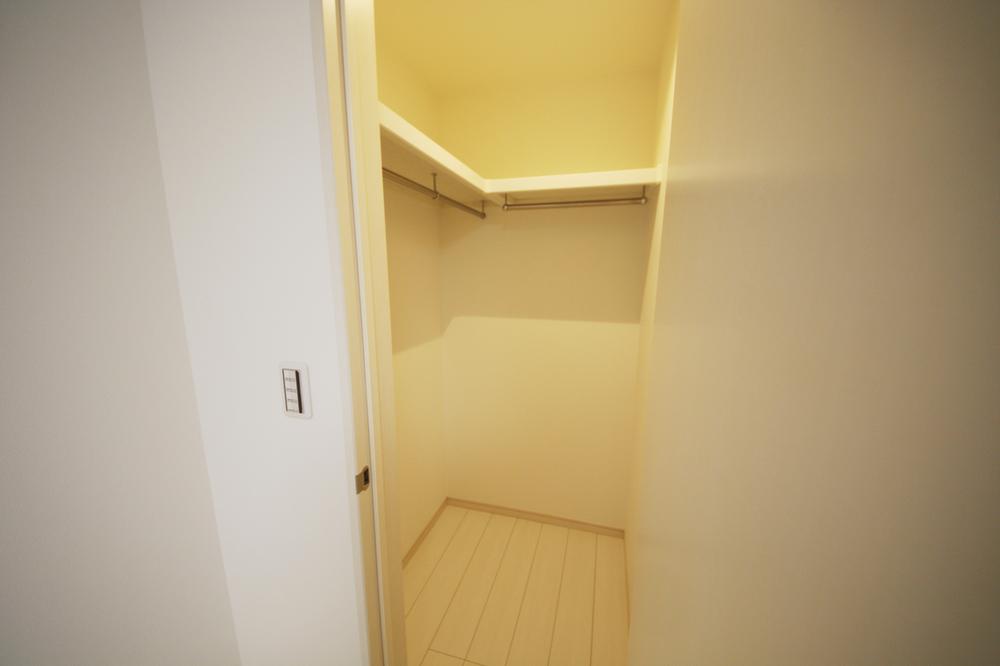 Receipt. Walk-in closet (B Building)