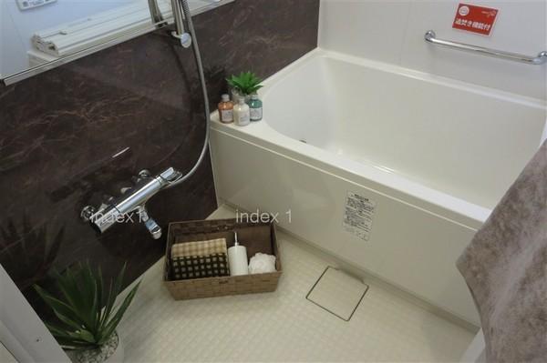 Bathroom. Convenient add 炊 function and dryer with a bathroom