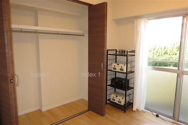 Receipt. The room clean, double closet