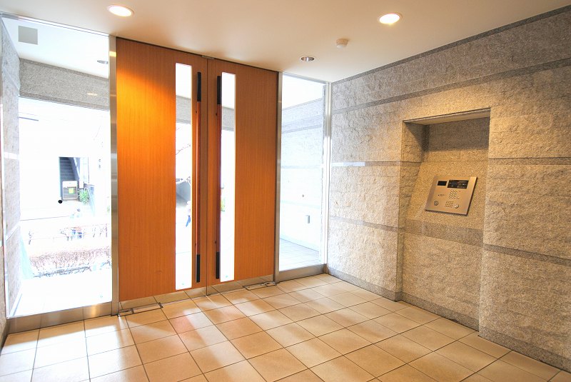 Entrance. It is a feeling of luxury Entoran. 