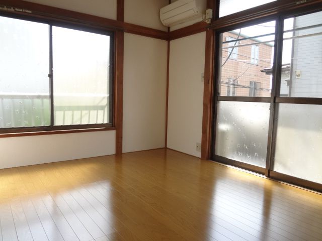 Living and room. Good day in the top floor angle room dihedral daylight