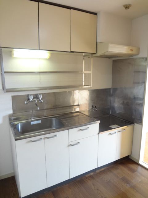 Kitchen. Two-burner gas stove installation Allowed spacious kitchen