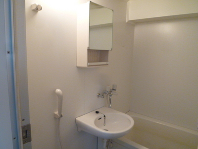 Bath. Bus (reference photograph of another in Room)